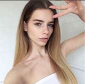 599x596