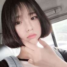 736x733