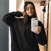 889x893