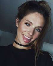 569x700