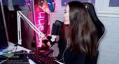 879x480