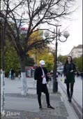 560x800
