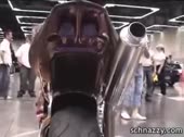 352x262