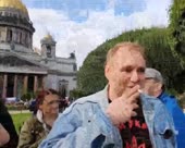 898x720