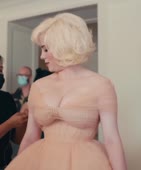 902x1080