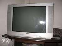 933x700