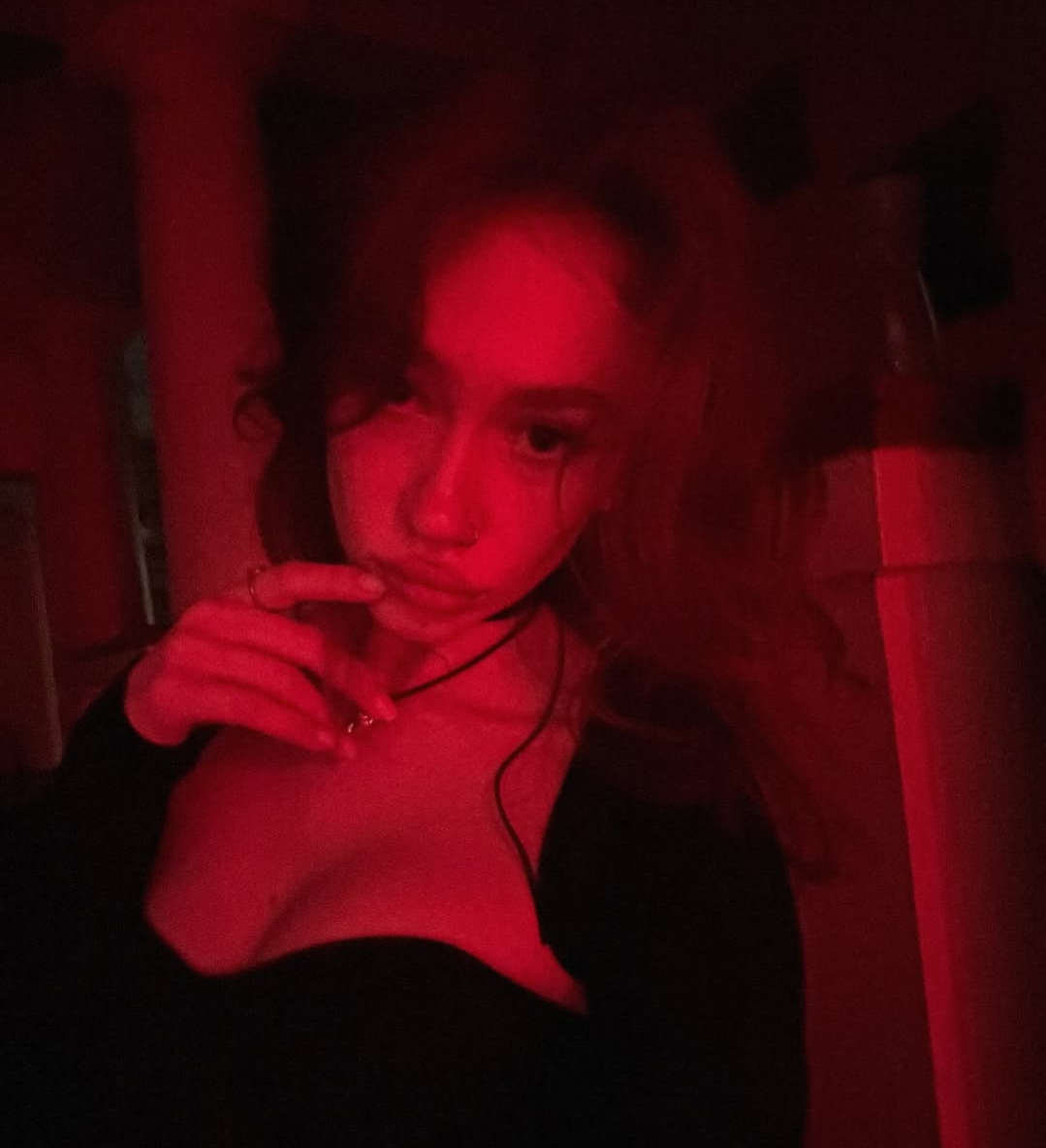 1079x1184