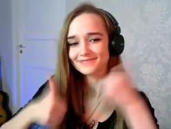 590x444