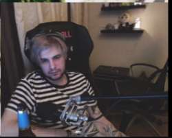 271x218