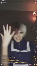 558x982