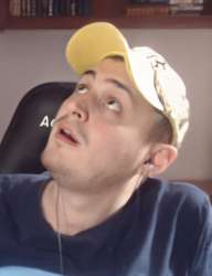 521x678