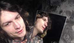 733x425