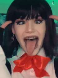 521x693