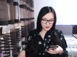 930x694