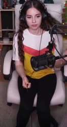 522x988