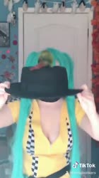 608x1080