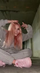 576x1024