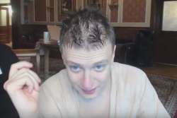585x391