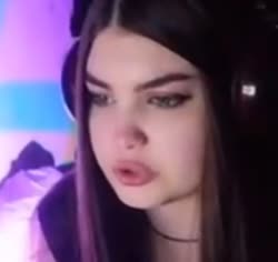 592x560