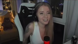 656x370
