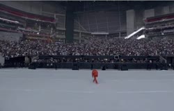 562x360