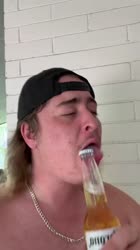 608x1080