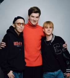 709x781