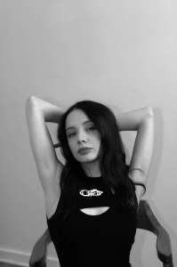 853x1280