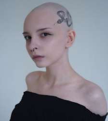 662x736