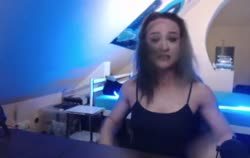 696x440