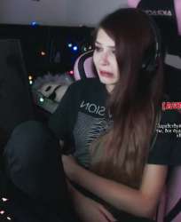 883x1080