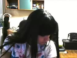 586x444