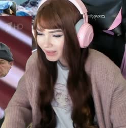 696x704