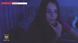650x366