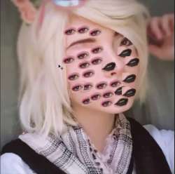 779x775