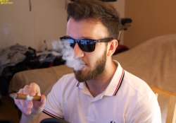 710x496