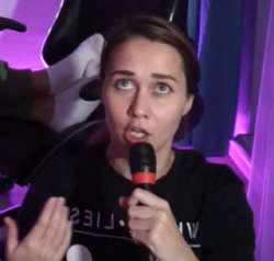 320x305