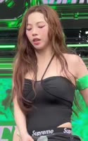 496x790