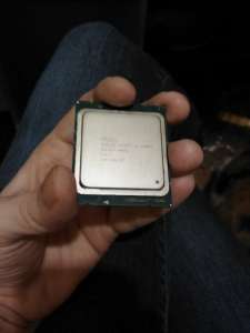 652x869