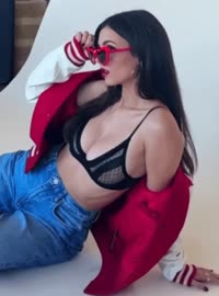 570x768